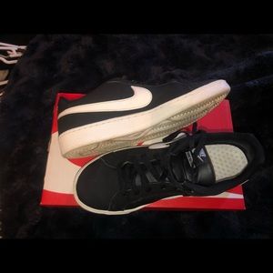 NIKE Court royal 2 womens 10.5